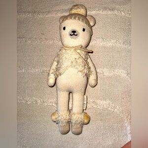 Cuddle and kind polar bear